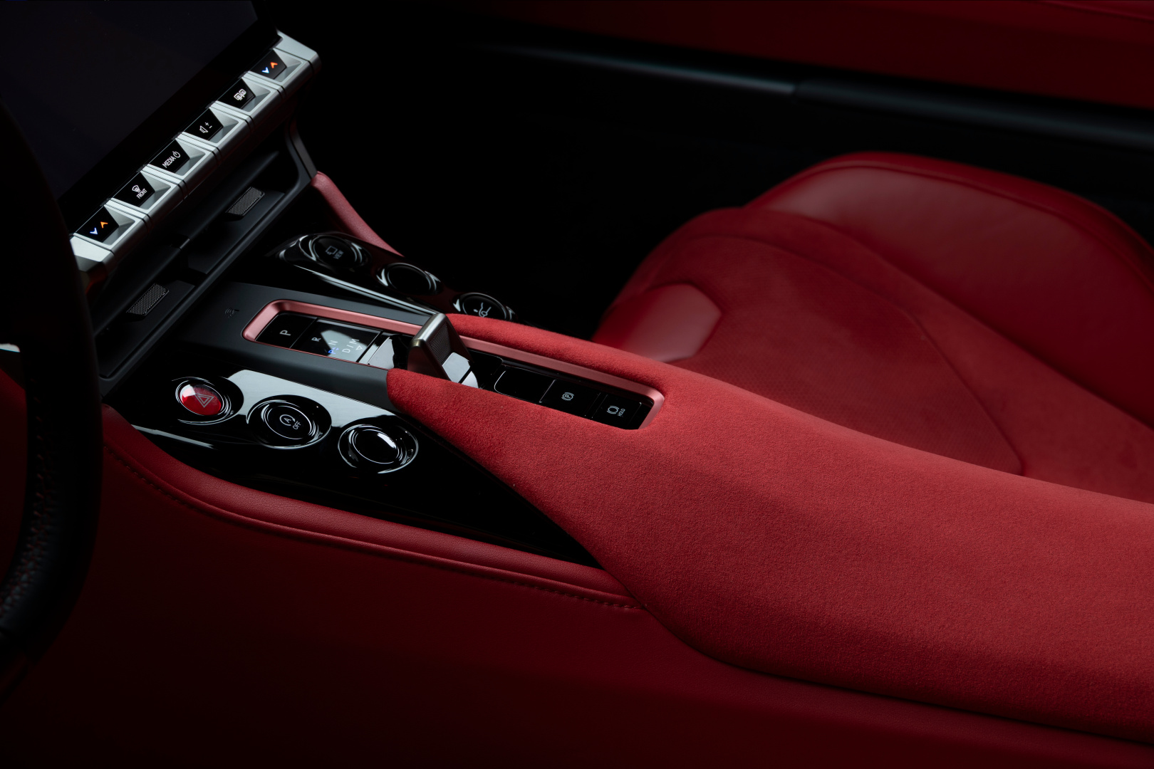 SMALL_20251205_02_28